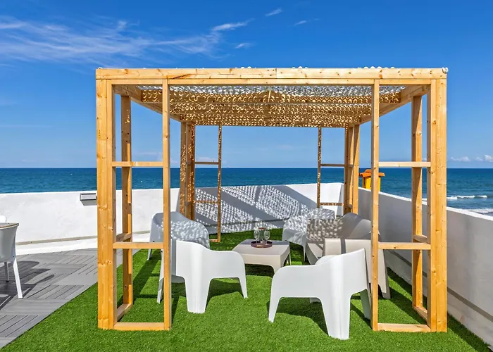Vidamalu - Beachfront Apartment With Terrace